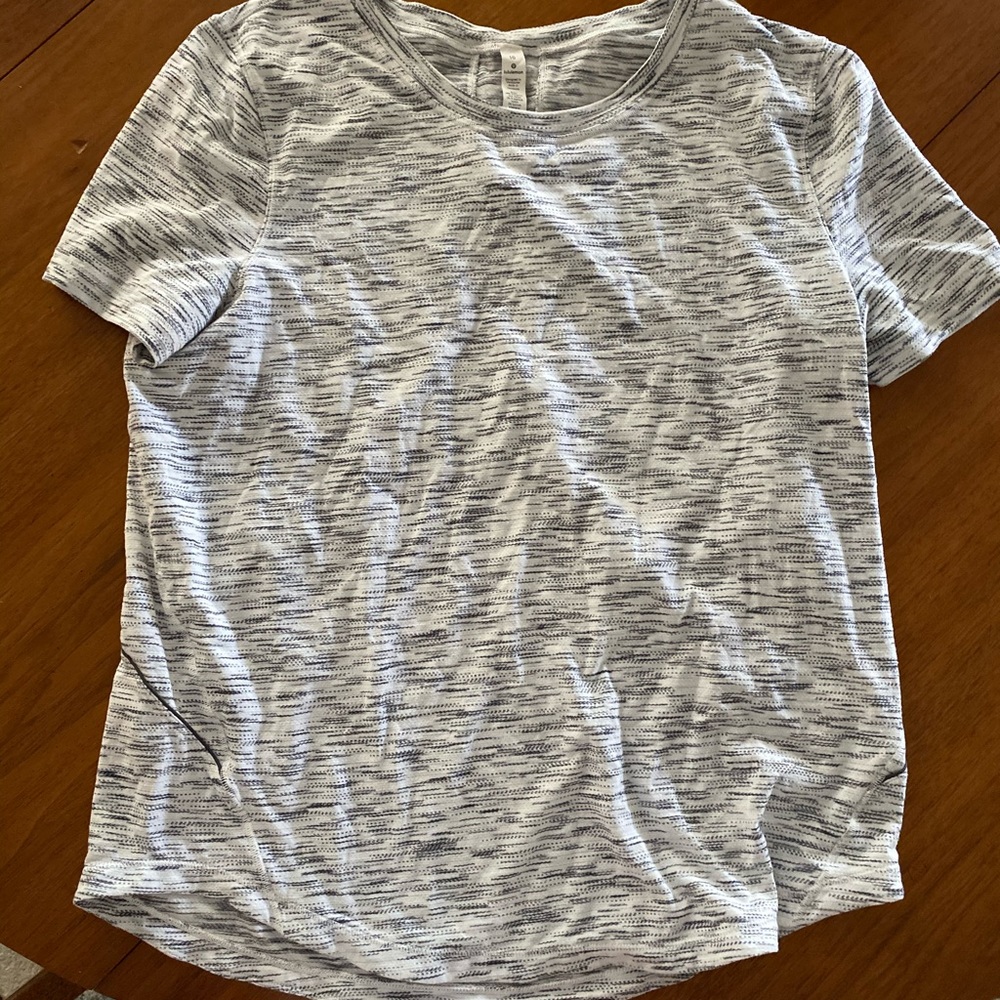 Lululemon t shirt size 10
